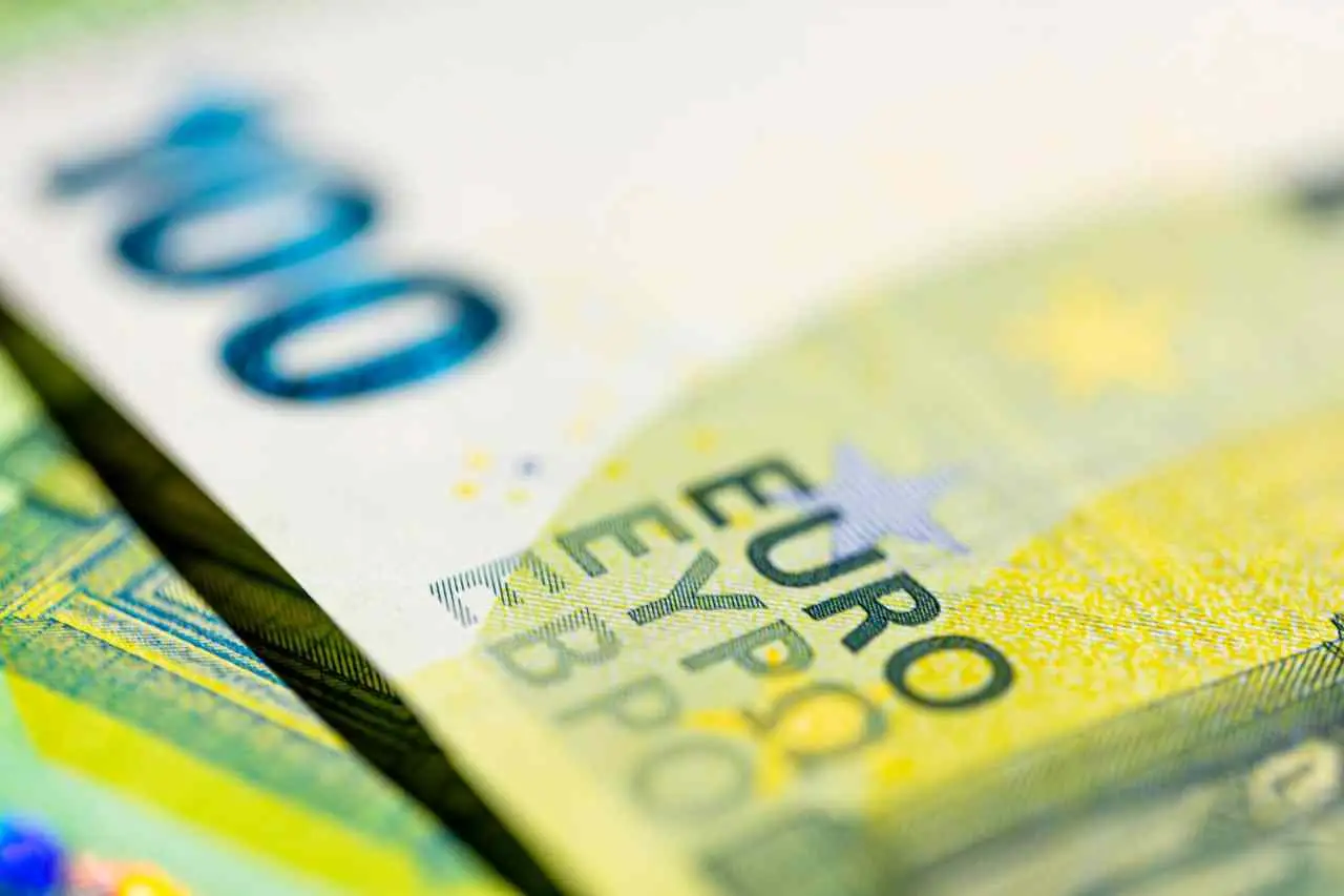 Banconota da 100 euro con bordo doppio: può valere fino a 3.000 euro Banconota da 100 euro con bordo doppio: può valere fino a 3.000 euro