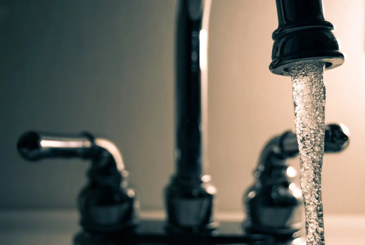 Scopri il rischio nascosto nell'acqua del rubinetto che molti ignorano ogni giorno Scopri il rischio nascosto nell'acqua del rubinetto che molti ignorano ogni giorno