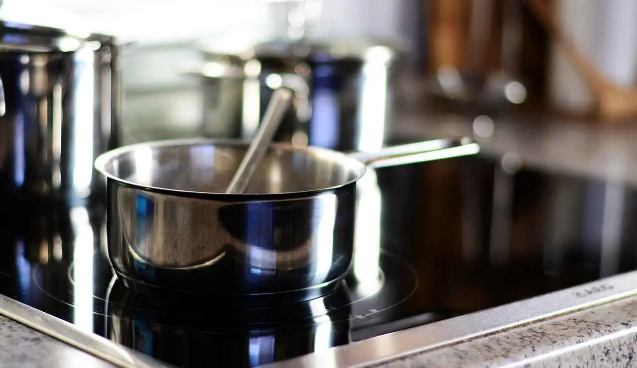 Allarme in cucina: troppe persone ignorano le conseguenze di questo condimento diffuso Allarme in cucina: troppe persone ignorano le conseguenze di questo condimento diffuso
