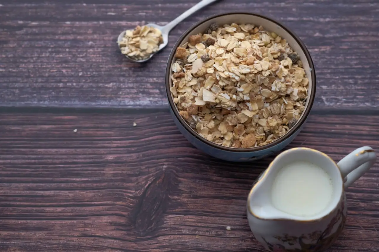 Avena a colazione: ecco quando fa male e perché evitarla in certi casi Avena a colazione: ecco quando fa male e perché evitarla in certi casi