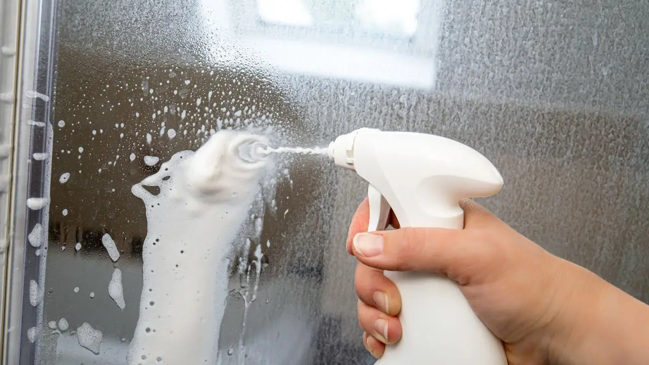 Bagno anti-calcare: la mousse naturale che sostituisce l’acido Bagno anti-calcare: la mousse naturale che sostituisce l’acido