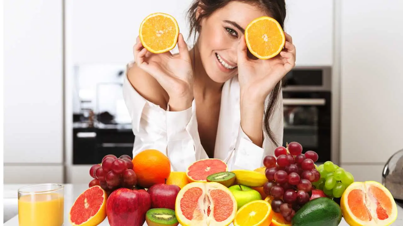 Pelle secca e spenta d’estate: il frutto che aiuta a riequilibrare l’idratazione Pelle secca e spenta d’estate: il frutto che aiuta a riequilibrare l’idratazione