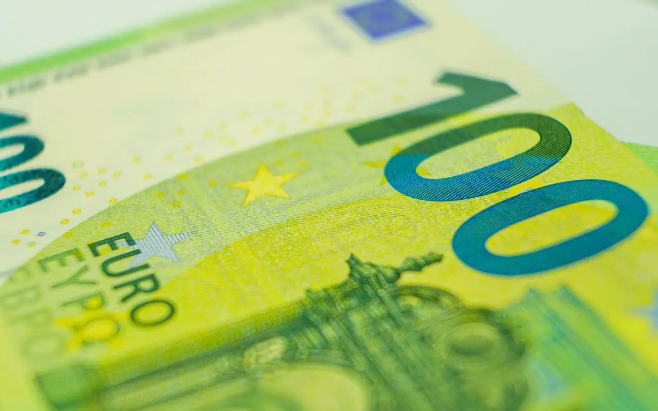 Banconota da 100 euro con bordo doppio: può valere fino a 3.000 euro Banconota da 100 euro con bordo doppio: può valere fino a 3.000 euro