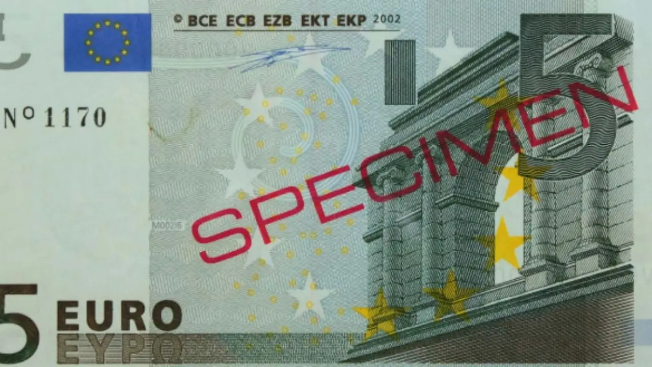 Banconota da 100 euro con bordo doppio: può valere fino a 3.000 euro Banconota da 100 euro con bordo doppio: può valere fino a 3.000 euro
