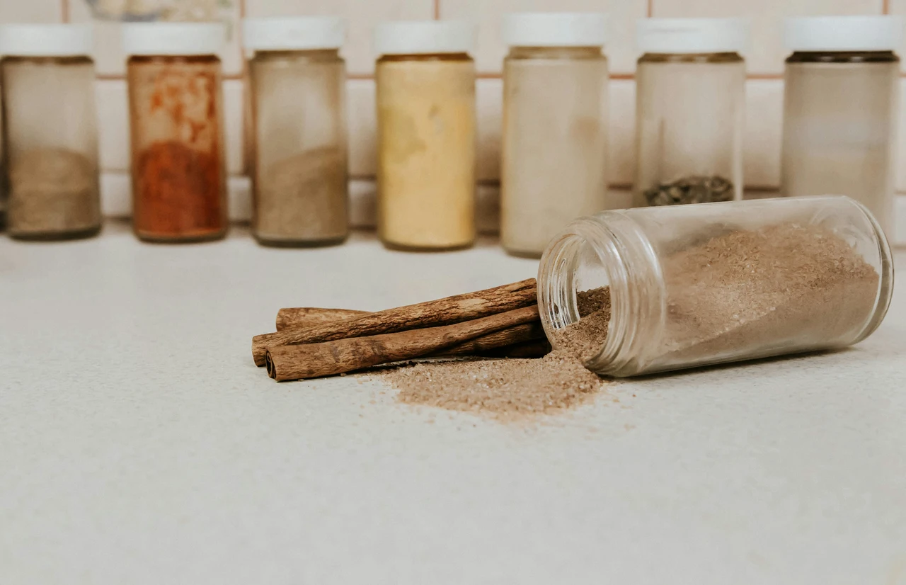 Il condimento che gonfia la pancia: lo usano in molti senza saperlo Il condimento che gonfia la pancia: lo usano in molti senza saperlo