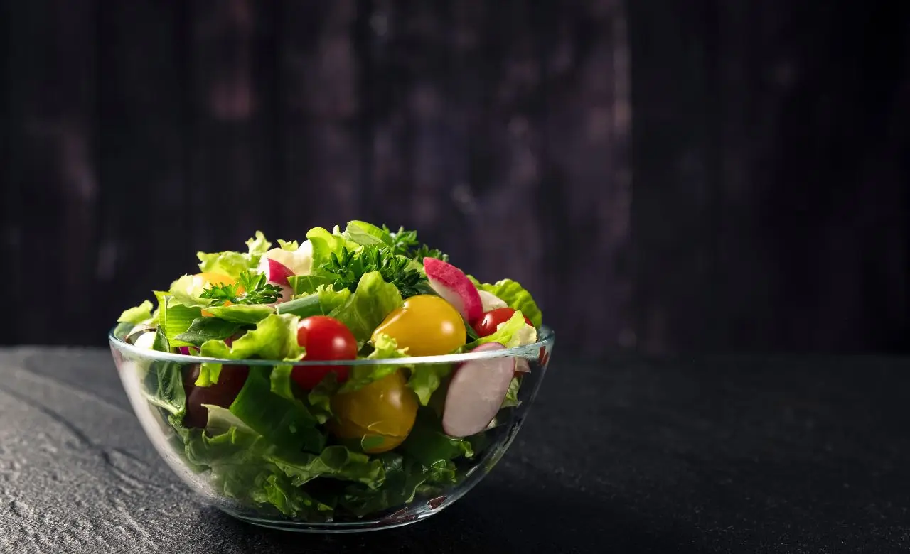 L’insalata che favorisce la digestione e regola l’intestino L’insalata che favorisce la digestione e regola l’intestino