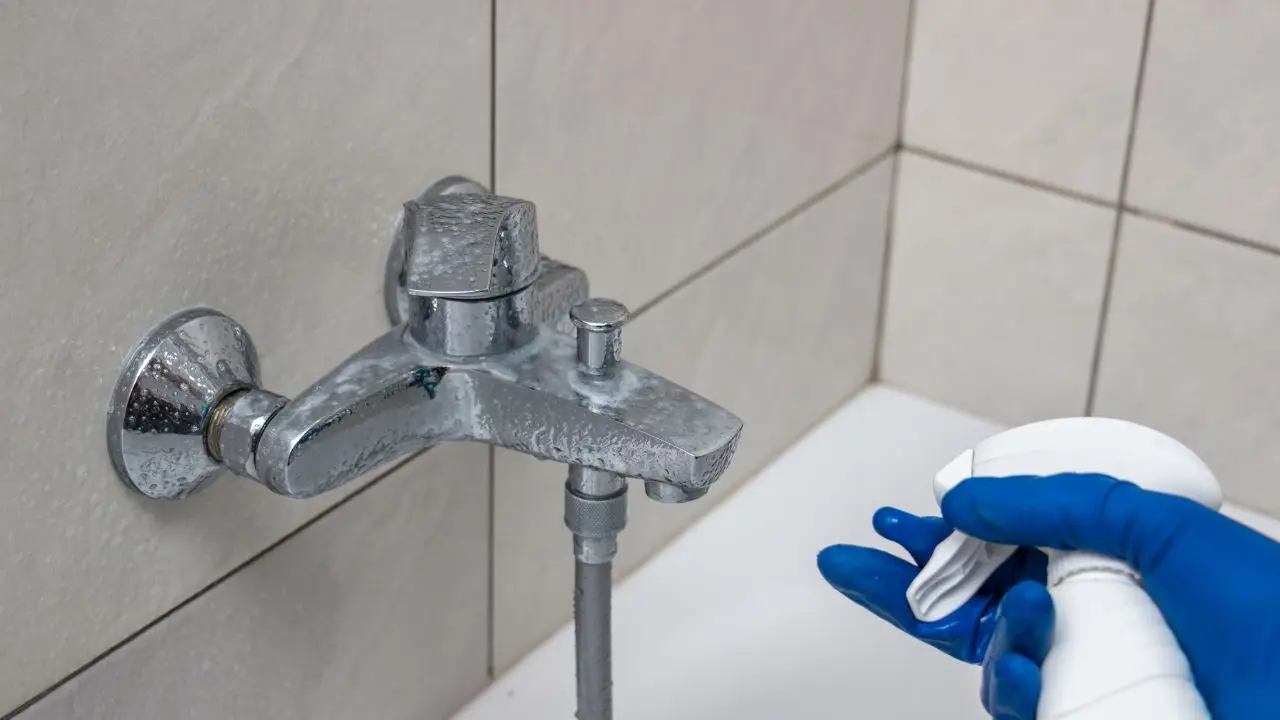 Come usare l’aceto bianco per pulire il bagno a fondo Come usare l’aceto bianco per pulire il bagno a fondo