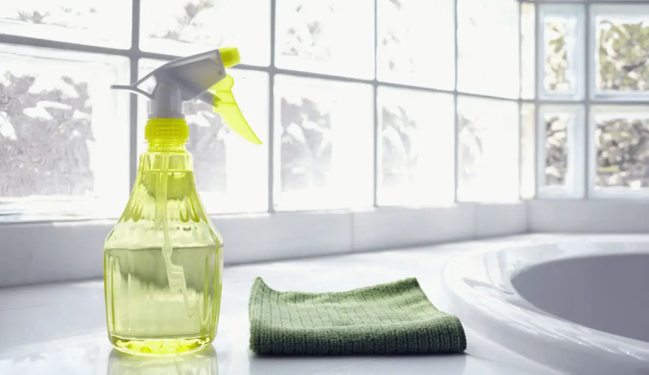 Come usare l’aceto bianco per pulire il bagno a fondo Come usare l’aceto bianco per pulire il bagno a fondo