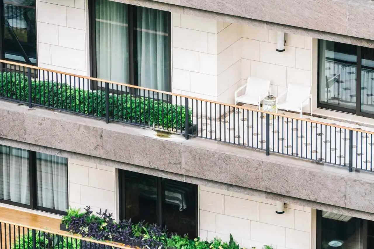Come tenere lontani i piccioni dal balcone: il metodo più efficace Come tenere lontani i piccioni dal balcone: il metodo più efficace