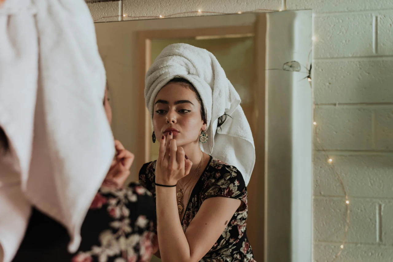 Il gesto che fai ogni mattina in bagno potrebbe favorire problemi alla pelle: ecco perché agire ora Il gesto che fai ogni mattina in bagno potrebbe favorire problemi alla pelle: ecco perché agire ora