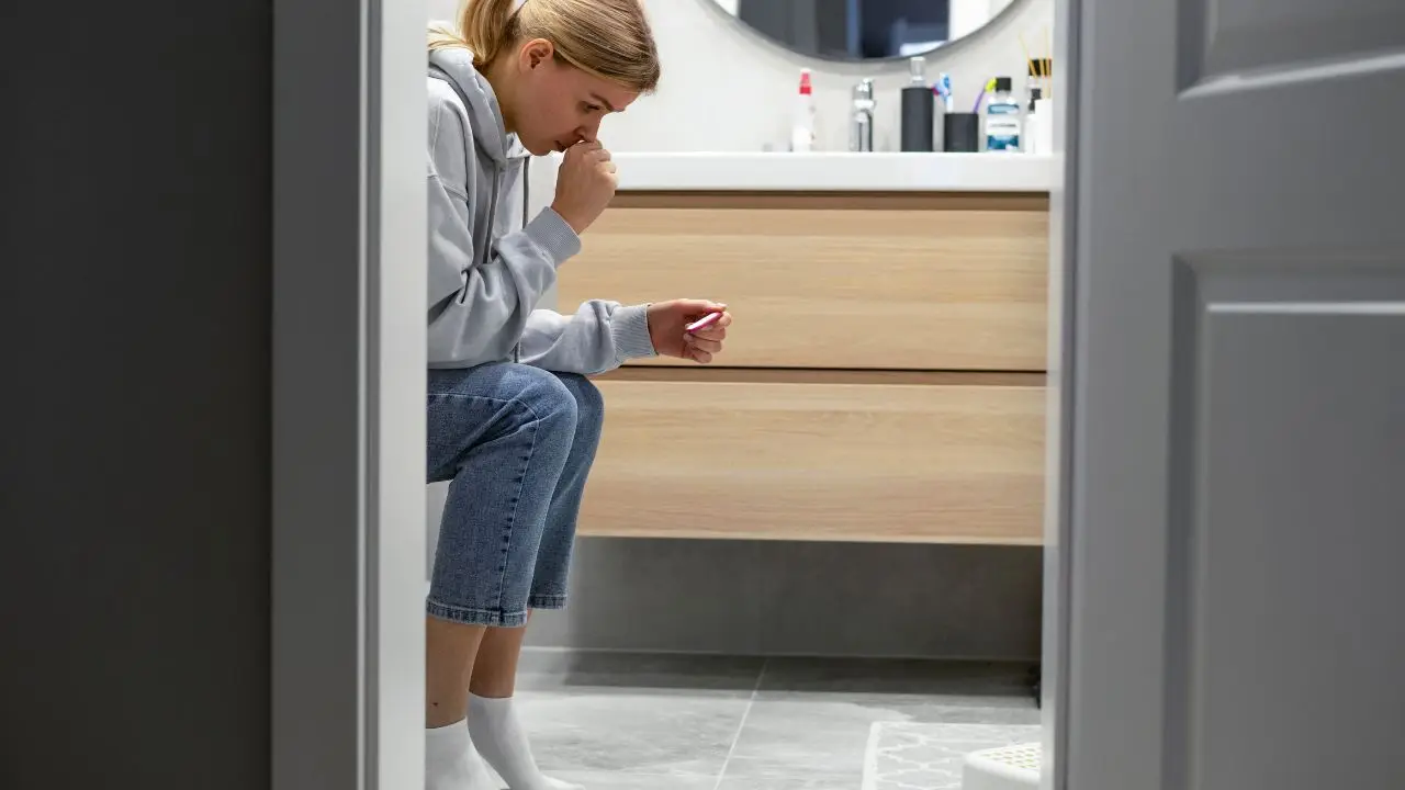 Il gesto che fai ogni mattina in bagno potrebbe favorire problemi alla pelle: ecco perché agire ora Il gesto che fai ogni mattina in bagno potrebbe favorire problemi alla pelle: ecco perché agire ora