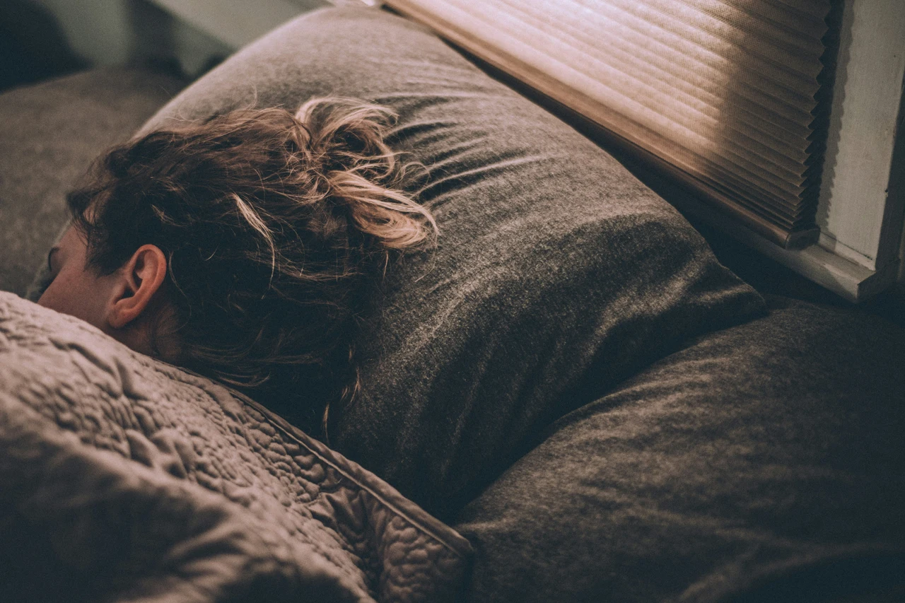 Dormi con la finestra aperta? Scopri il collegamento poco noto con raffreddori e allergie Dormi con la finestra aperta? Scopri il collegamento poco noto con raffreddori e allergie