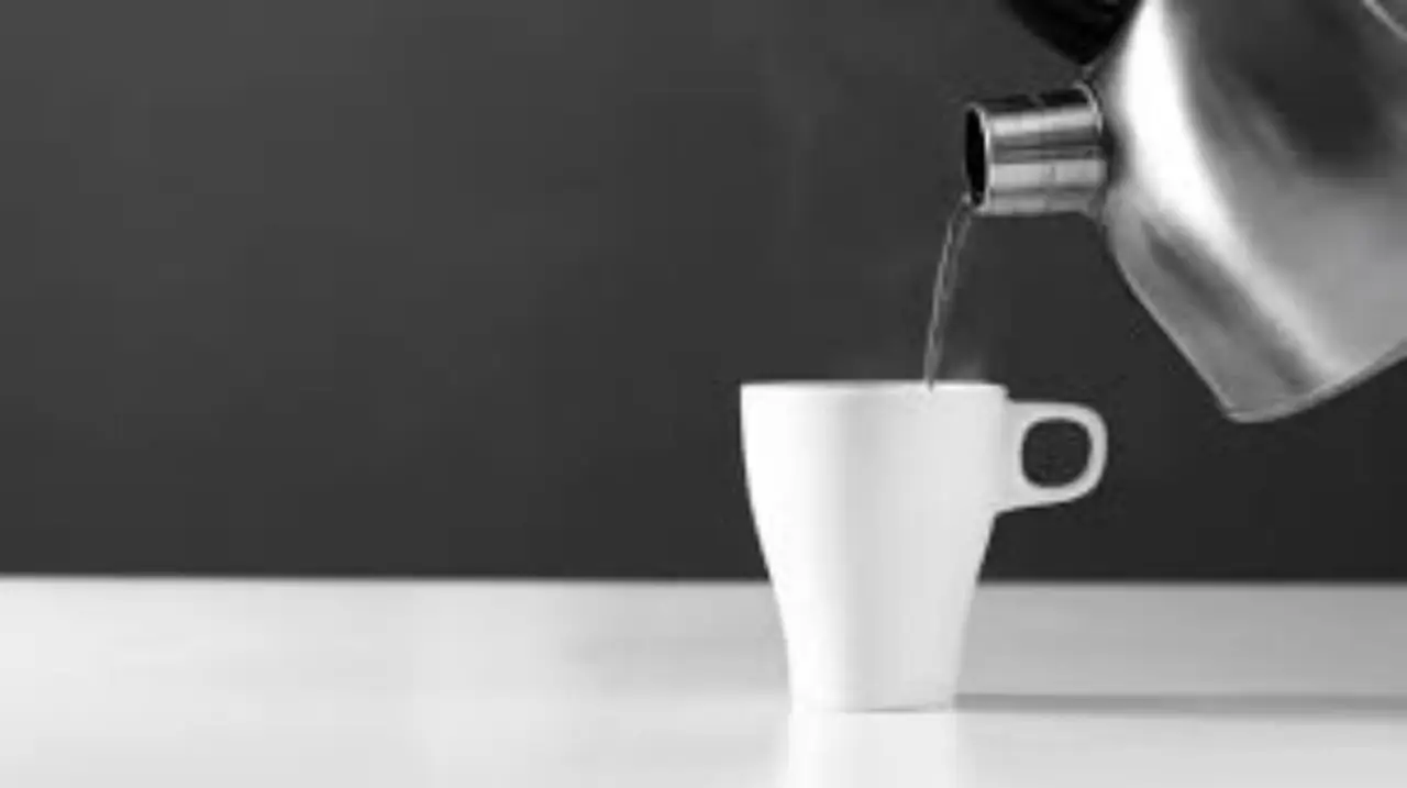 Bere acqua subito dopo il caffè provoca effetti che nessuno ti dice: informati per evitare errori Bere acqua subito dopo il caffè provoca effetti che nessuno ti dice: informati per evitare errori