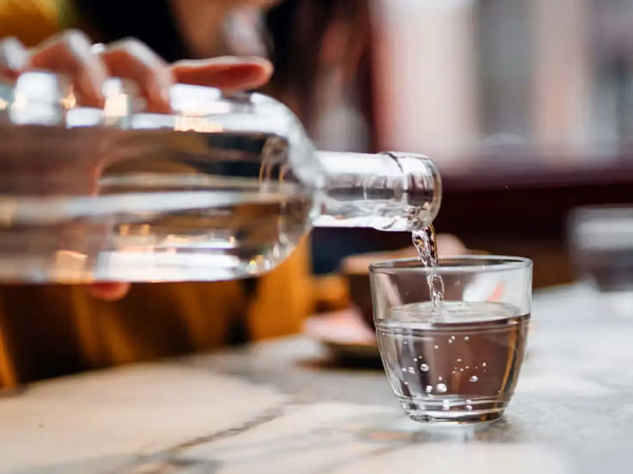 Bere acqua subito dopo il caffè provoca effetti che nessuno ti dice: informati per evitare errori Bere acqua subito dopo il caffè provoca effetti che nessuno ti dice: informati per evitare errori