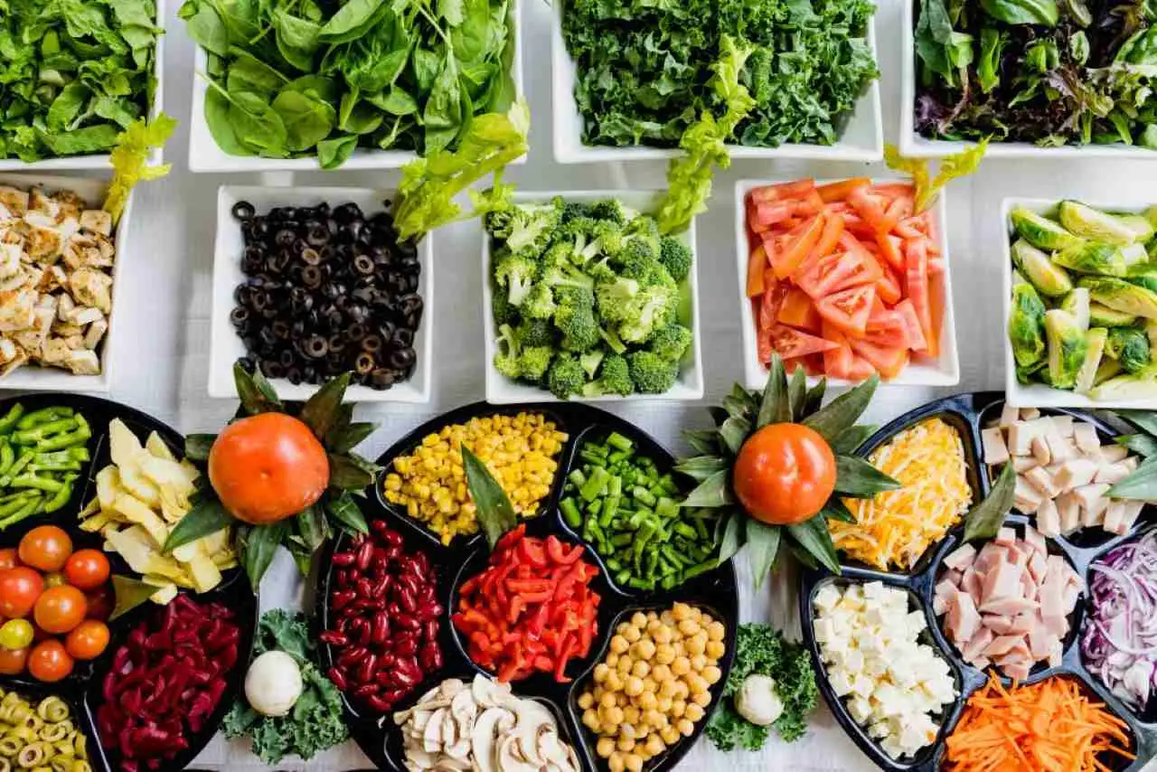 Questa abitudine nella preparazione dell’insalata può aumentare il senso di gonfiore Questa abitudine nella preparazione dell’insalata può aumentare il senso di gonfiore