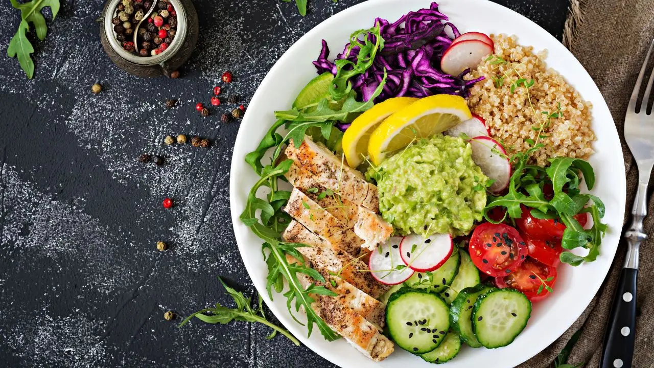 Apporta questo semplice cambiamento a pranzo: previeni gonfiore e pancia dura Apporta questo semplice cambiamento a pranzo: previeni gonfiore e pancia dura
